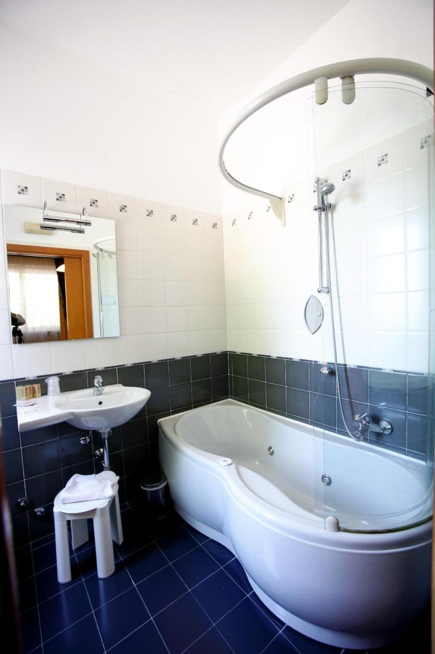 Hotel De La Ville Bereguardo Dış mekan fotoğraf